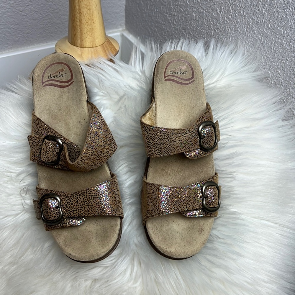 Dansko Sophie Metallic Tan Pebbled Leather Upper Sandals Womens Size 39